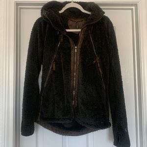 Womens KUHL furry jacket